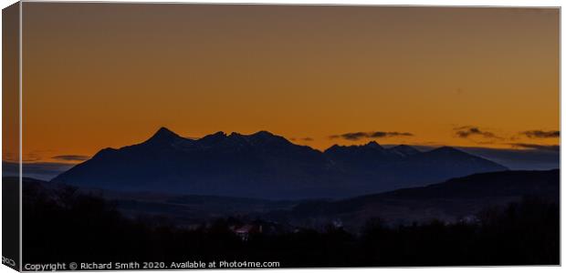 Sky colour after sunset over The Cuillin. Canvas Print by Richard Smith
