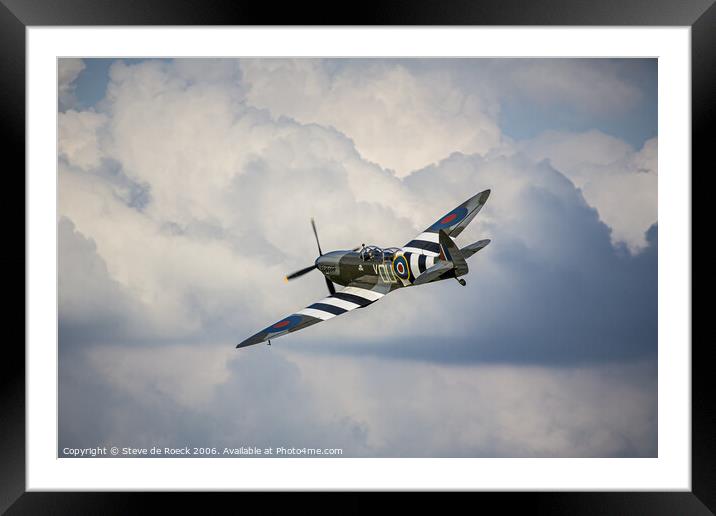 Supermarine Spitfire Framed Mounted Print by Steve de Roeck