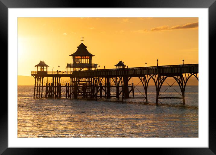 Golden sunset at Clevedon Framed Mounted Print by Sarah Smith