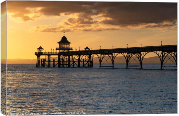 Clevedon Pier at sunset Canvas Print by Sarah Smith
