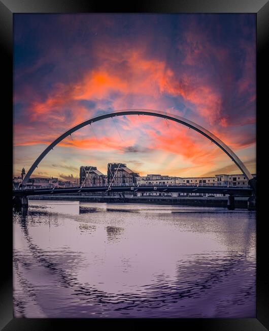 The Clyde Glasgow Framed Print by Duncan Loraine
