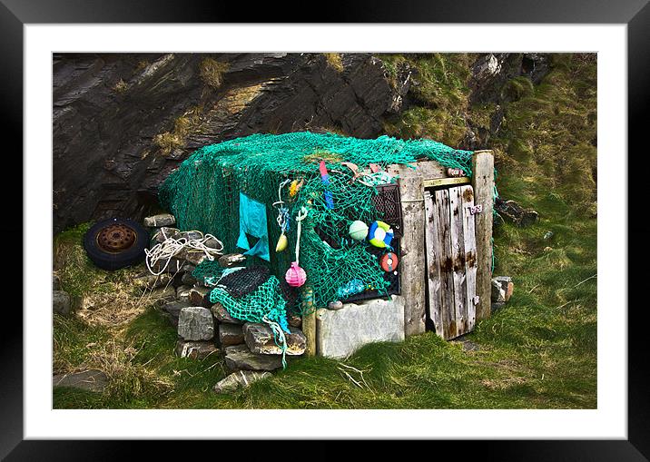 A Cornish Beach hut Framed Mounted Print by Pete Hemington