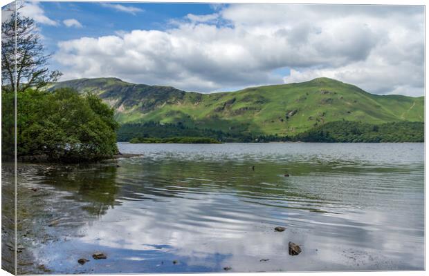 Derwent Water Lake District  Canvas Print by chris smith