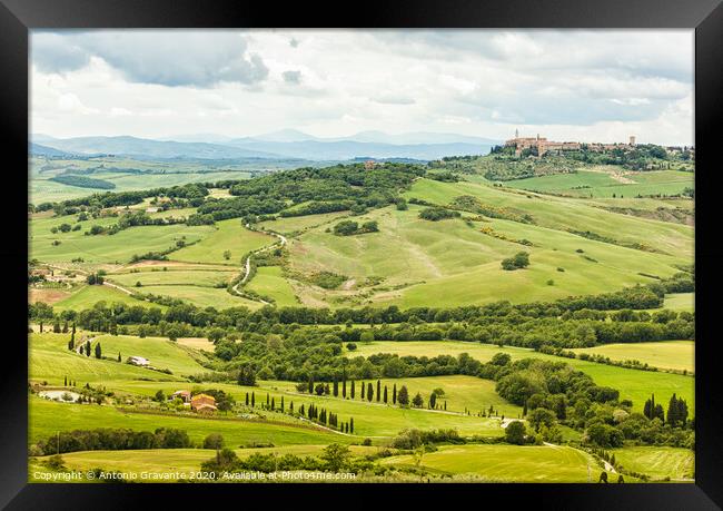 View of the town of Pienza with the typical Tuscan hills Framed Print by Antonio Gravante