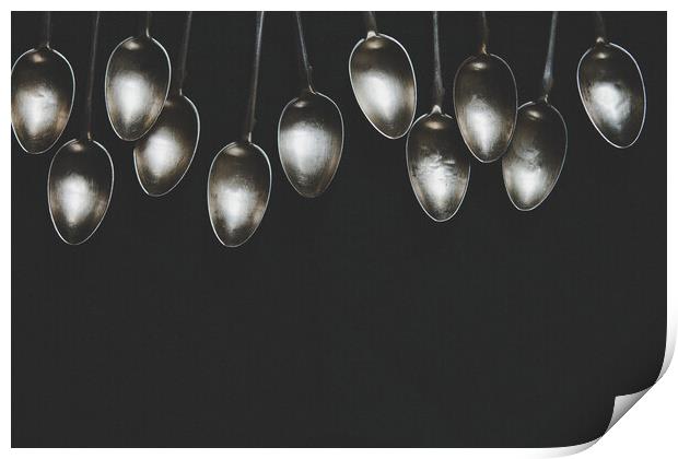 A row of silver tea spoons laying on canvas cloth, background Print by Tartalja 