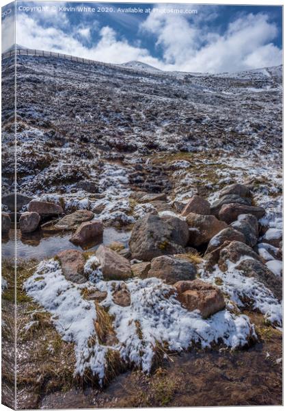 Walking the Cairngorms Canvas Print by Kevin White