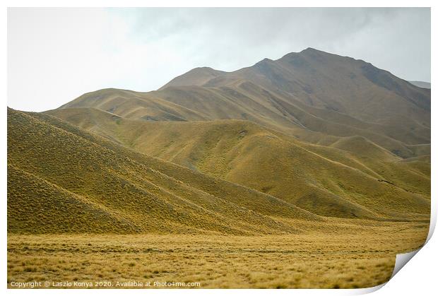 Rolling hills - Queenstown Print by Laszlo Konya