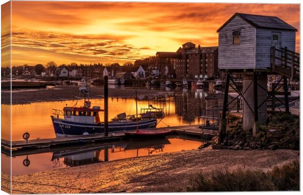 Sunrise at Wells-Next-The-Sea  Canvas Print by Gary Pearson
