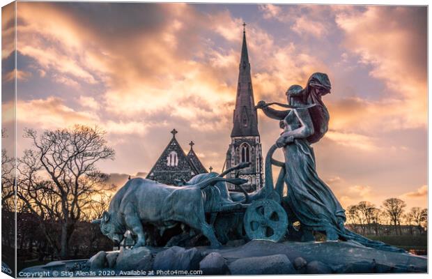 Gefion Fountain and St. Alban’s Church at sunset  Canvas Print by Stig Alenäs