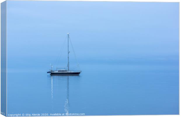 Lonely Black yacht in the ocean before sunrise Canvas Print by Stig Alenäs