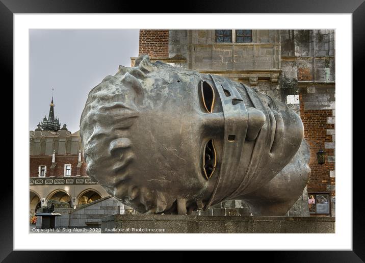 Bronze head in the main square, old town Krakow Framed Mounted Print by Stig Alenäs