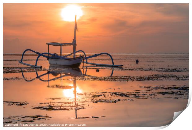 A traditional balinese fishing boat at sunrise Print by Stig Alenäs