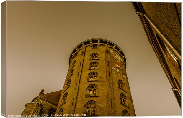 The round tower at night. An old observatory in the inner city o Canvas Print by Stig Alenäs