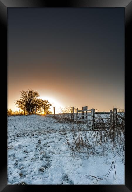 Ivinghoe Beacon sunrise Framed Print by Graham Custance
