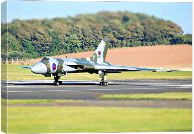 The Vulcan howl, the mighty Avro Vulcan Canvas Print by Allan Durward Photography
