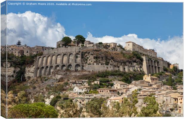 Gerace italy town Canvas Print by Graham Moore