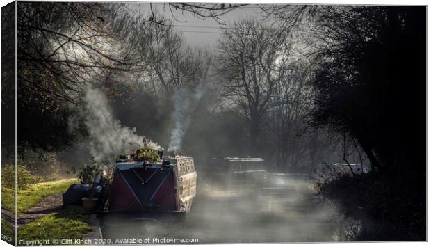 Life on the Oxford canal Canvas Print by Cliff Kinch