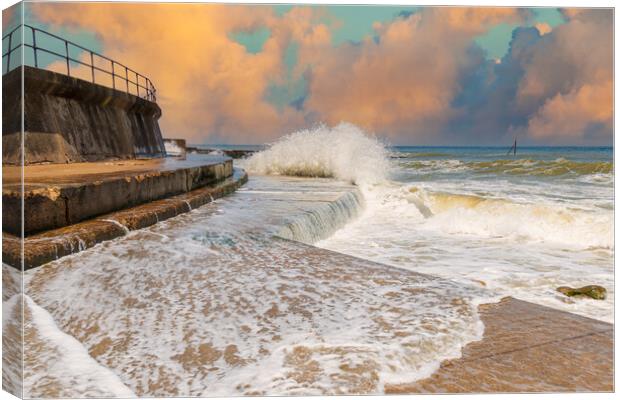 Majestic Waves of Mundesley Canvas Print by Kevin Snelling