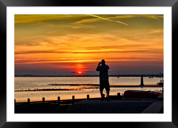 Watching the sunset at Chalkwell, Southend on Sea, Essex, UK. Framed Mounted Print by Peter Bolton