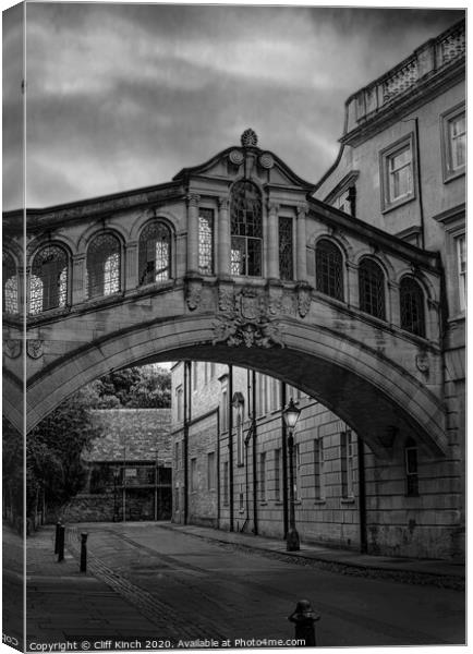 Bridge of Sighs Oxford Canvas Print by Cliff Kinch