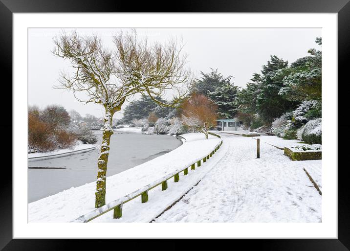Snow at Mewsbrook Park in Littlehampton Framed Mounted Print by Geoff Smith