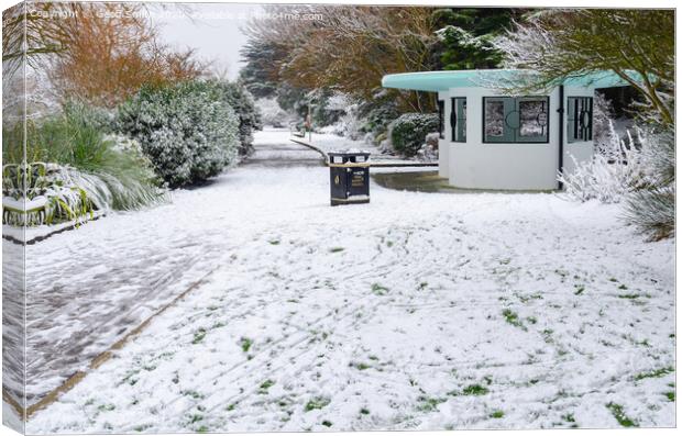 Snow at Mewsbrook Park in Littlehampton Canvas Print by Geoff Smith