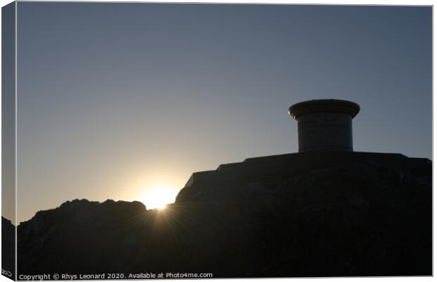 Sunrise behind the toposcope of the worcestershire beacon. Canvas Print by Rhys Leonard