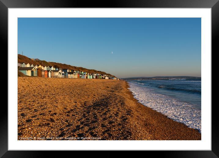 Milford on Sea pebble beach Framed Mounted Print by Sarah Smith