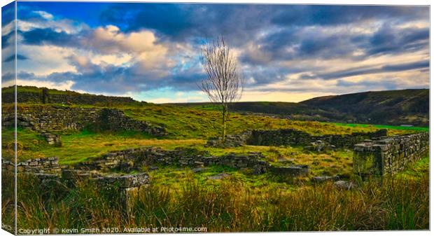 Lonely tree, Ogden Valley Lancashire Canvas Print by Kevin Smith