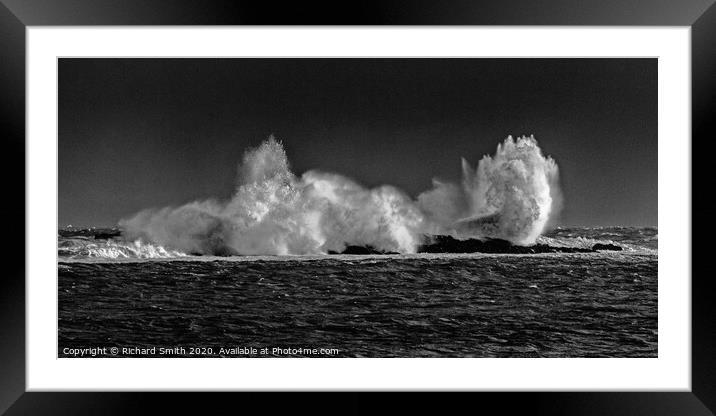 Breaking wave on rocks. Framed Mounted Print by Richard Smith