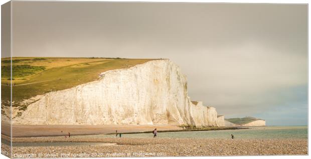 Dramatic white cliffs and beach at Cuckmere Haven, Canvas Print by SnapT Photography