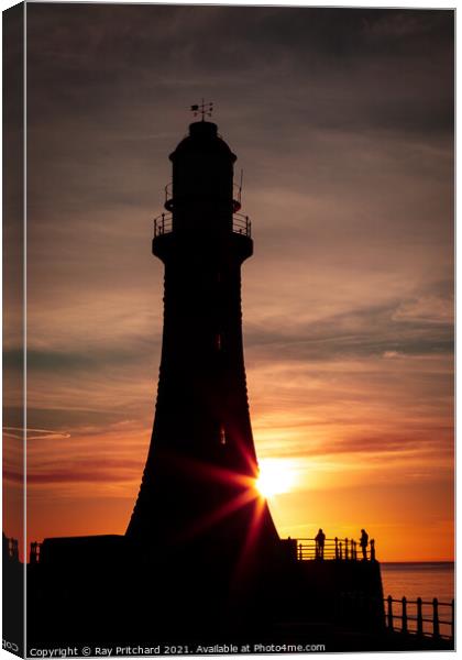 Roker Lighthouse  Canvas Print by Ray Pritchard