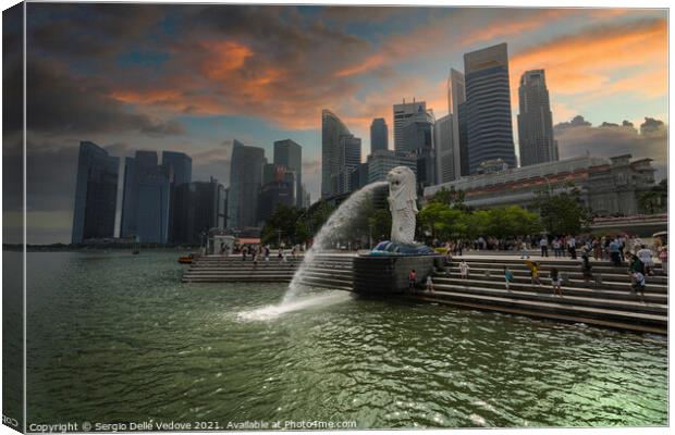 Merlion fountain at sunset in Singapore Canvas Print by Sergio Delle Vedove