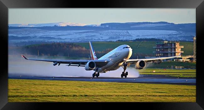 RAF Voyager ZZ336 take-off from Prestwick Framed Print by Allan Durward Photography