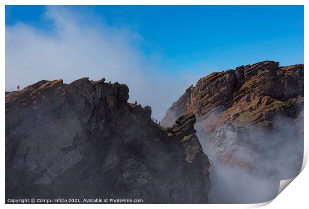 people on viewpoint at the pico arieiro on madeira island Print by Chris Willemsen