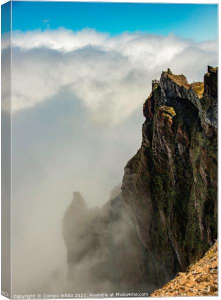 people on viewpoint at the pico arieiro on madeira island Canvas Print by Chris Willemsen