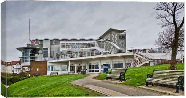 Cliffs Pavilion Theatre at Westcliff on Sea, a suburb of Southend on Sea, Essex. Canvas Print by Peter Bolton
