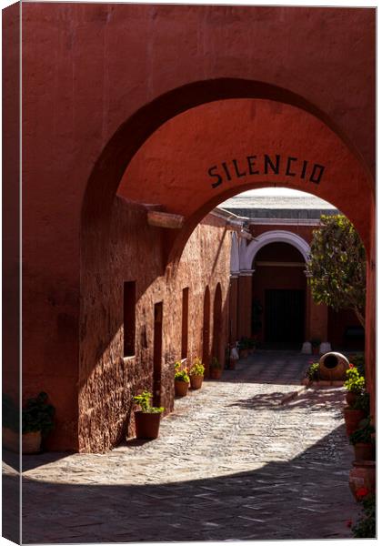 Silent courtyard in the Santa Catalina monastery, Arequipa, Peru Canvas Print by Phil Crean