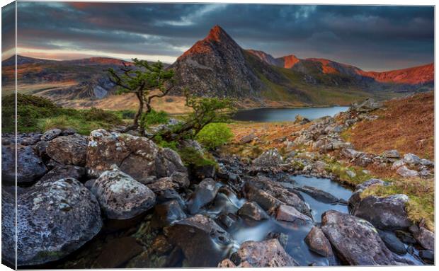Tryfan mountain with the first light. Canvas Print by J.Tom L.Photography