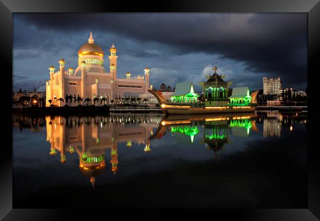 Mosque in Brunei, Bandar Seri Begawan Framed Print by peter schickert