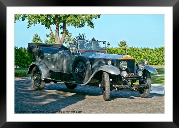 Vintage Rolls Royce car. Framed Mounted Print by Peter Bolton