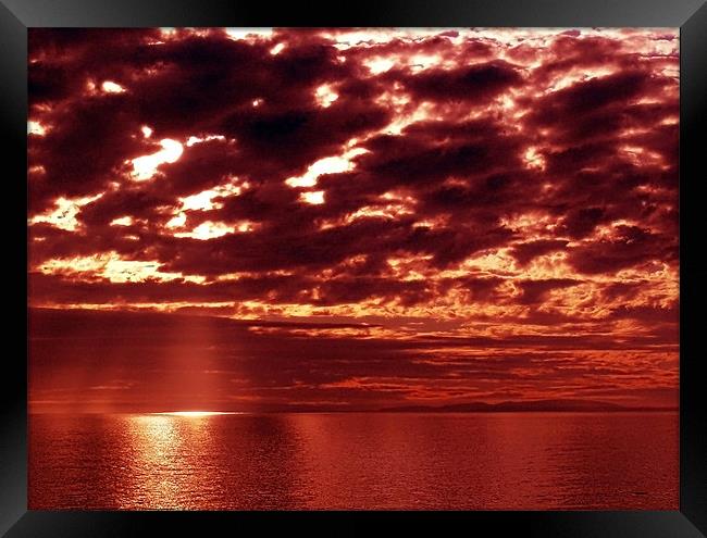 Sunset Horizon. Framed Print by paulette hurley