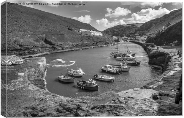 Boscastle in black and white Canvas Print by Kevin White