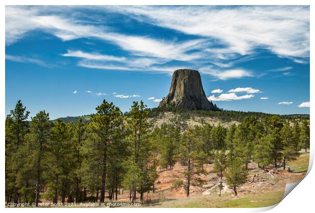 Devils Tower with fair weather clouds above Print by Peter Scott