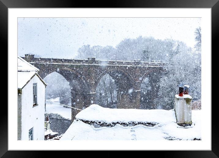 Winter snow over the river Nidd and famous landmark railway viaduct in Knaresborough, North Yorkshire.  Framed Mounted Print by mike morley