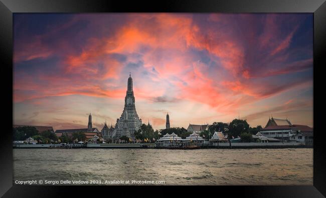  Wat Arun temple in Bangkok at sunset Framed Print by Sergio Delle Vedove
