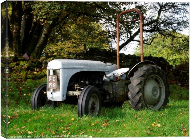 Classic tractor Canvas Print by Nik Taylor