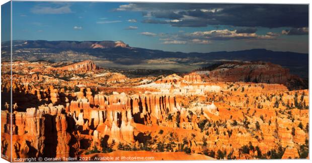 Looking east across Bryce Canyon from Sunset Point, Utah, USA Canvas Print by Geraint Tellem ARPS