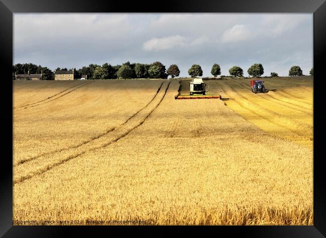 Harvesting barley in Northumberland. Framed Print by mick vardy