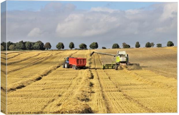 Harvesting barley near Wylam Northumberland. Canvas Print by mick vardy